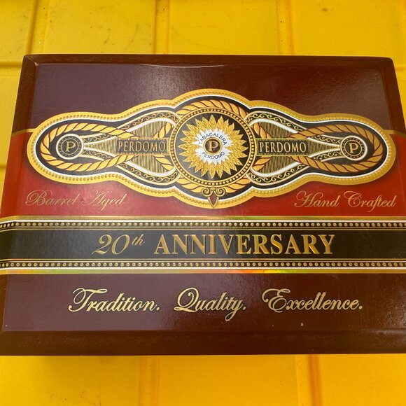 Beautiful Perdomo 20th Anniversary Cigar Box (empty) Wooden - Picture 1 of 6